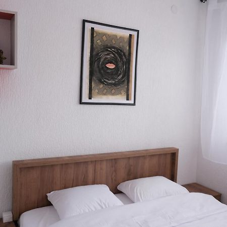 Zogu Apartments - Downtown Приштина Екстер'єр фото