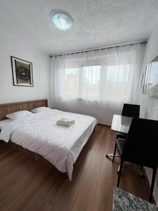Zogu Apartments - Downtown Приштина Екстер'єр фото