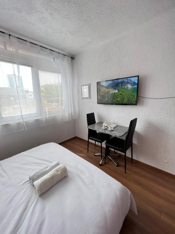 Zogu Apartments - Downtown Приштина Екстер'єр фото