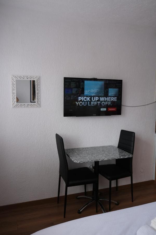 Zogu Apartments - Downtown Приштина Екстер'єр фото
